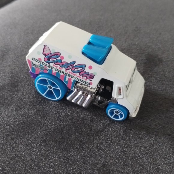 2004 Hot Wheels 13 Mattel Cool One - Picture 6 of 9